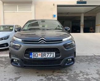 Vooraanzicht van een huurauto Citroen C4 Cactus in Budva, Montenegro ✓ Auto #11373. ✓ Transmissie Automatisch TM ✓ 0 beoordelingen.