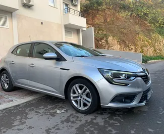 Vooraanzicht van een huurauto Renault Megane in Budva, Montenegro ✓ Auto #11370. ✓ Transmissie Automatisch TM ✓ 0 beoordelingen.