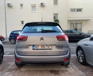 Citroen C4 Picasso 2017 beschikbaar voor verhuur in Budva, met een kilometerlimiet van onbeperkt.