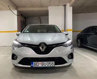 Vooraanzicht van een huurauto Renault Clio 5 in Budva, Montenegro ✓ Auto #11368. ✓ Transmissie Automatisch TM ✓ 0 beoordelingen.