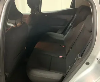 Verhuur Renault Clio 5. Economy Auto te huur in Montenegro ✓ Borg van Zonder Borg ✓ Verzekeringsmogelijkheden TPL, CDW, SCDW, Passagiers, Buitenland.