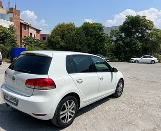 Volkswagen Golf 6 2013 beschikbaar voor verhuur in Tirana, met een kilometerlimiet van onbeperkt.