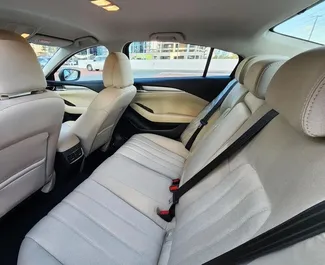 Mazda 6 2023 beschikbaar voor verhuur in Dubai, met een kilometerlimiet van onbeperkt.