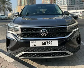 Vooraanzicht van een huurauto Volkswagen Taos in Dubai, Verenigde Arabische Emiraten ✓ Auto #11405. ✓ Transmissie Automatisch TM ✓ 0 beoordelingen.