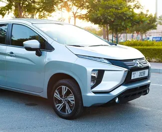 Mitsubishi Xpander 2023 beschikbaar voor verhuur in Dubai, met een kilometerlimiet van onbeperkt.