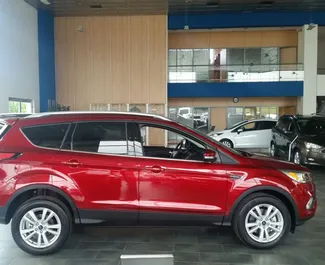 Vooraanzicht van een huurauto Ford Kuga op de luchthaven van Tirana, Albanië ✓ Auto #11494. ✓ Transmissie Automatisch TM ✓ 0 beoordelingen.