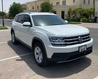 Autohuur Volkswagen Atlas 2020 in in de VAE, met Benzine brandstof en 275 pk ➤ Vanaf 240 AED per dag.