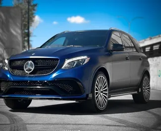 Vooraanzicht van een huurauto Mercedes-Benz GLE-Class in Tbilisi, Georgië ✓ Auto #11719. ✓ Transmissie Automatisch TM ✓ 0 beoordelingen.