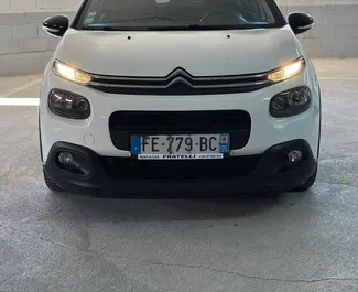 Citroen C3 2019 beschikbaar voor verhuur in Rafailovici, met een kilometerlimiet van onbeperkt.