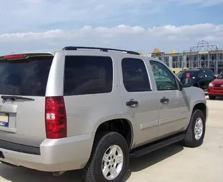 Vooraanzicht van een huurauto Chevrolet Suburban in Tbilisi, Georgië ✓ Auto #11674. ✓ Transmissie Automatisch TM ✓ 0 beoordelingen.