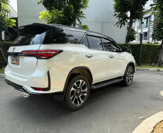 Autohuur Toyota Fortuner 2022 in in Thailand, met Benzine brandstof en  pk ➤ Vanaf 2500 THB per dag.