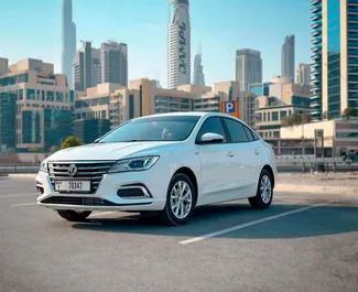 Vooraanzicht van een huurauto MG 5 in Dubai, Verenigde Arabische Emiraten ✓ Auto #11318. ✓ Transmissie Automatisch TM ✓ 0 beoordelingen.