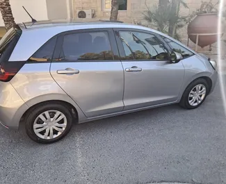 Vooraanzicht van een huurauto Honda Fit in Limassol, Cyprus ✓ Auto #10946. ✓ Transmissie Automatisch TM ✓ 0 beoordelingen.
