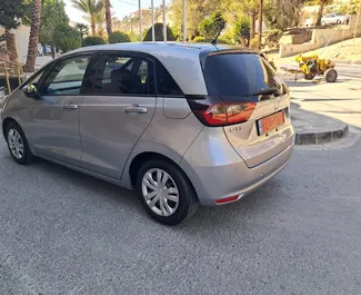 Benzine motor van 1,4L van Honda Fit 2020 te huur in Limassol.