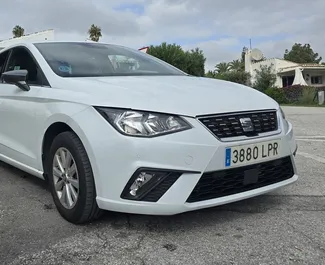 Vooraanzicht van een huurauto SEAT Ibiza in Malaga, Spanje ✓ Auto #11459. ✓ Transmissie Automatisch TM ✓ 0 beoordelingen.