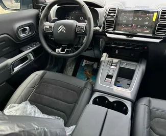 Autohuur Citroen C5 Aircross 2024 in in de VAE, met Benzine brandstof en 167 pk ➤ Vanaf 116 AED per dag.