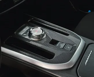 Autohuur Haval Jolion 2024 in in de VAE, met Benzine brandstof en  pk ➤ Vanaf 95 AED per dag.