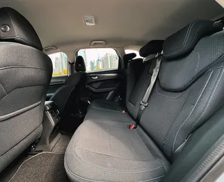 Benzine motor van L van Haval Jolion 2024 te huur in Dubai.