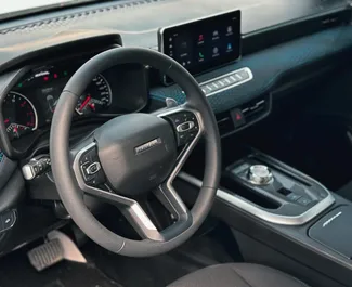 Benzine motor van L van Haval Jolion 2024 te huur in Dubai.