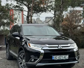 Vooraanzicht van een huurauto Mitsubishi Outlander in Tbilisi, Georgië ✓ Auto #11807. ✓ Transmissie Automatisch TM ✓ 0 beoordelingen.