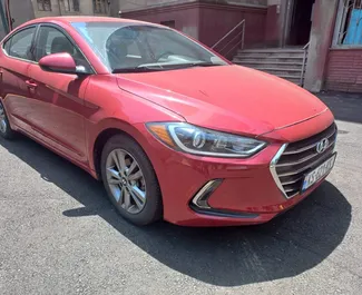 Vooraanzicht van een huurauto Hyundai Elantra op de luchthaven van Tbilisi, Georgië ✓ Auto #11833. ✓ Transmissie Automatisch TM ✓ 0 beoordelingen.