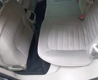 Interieur van Ford Fusion Sedan te huur in Georgië. Een geweldige auto met 4 zitplaatsen en een Automatisch transmissie.