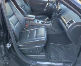 Benzine motor van 3,6L van Jeep Grand Cherokee 2020 te huur in Tbilisi.