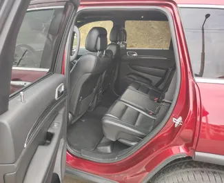 Benzine motor van 3,6L van Jeep Grand Cherokee 2020 te huur in Tbilisi.