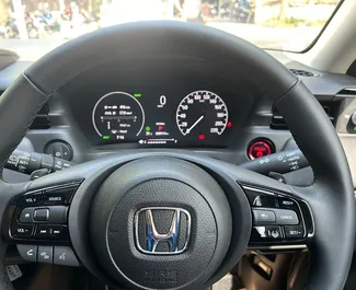 Benzine motor van L van Honda HR-V 2024 te huur op de luchthaven van Samui.