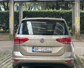 Verhuur Volkswagen Touran. Comfort, Minivan Auto te huur in Montenegro ✓ Borg van Borg van 200 EUR ✓ Verzekeringsmogelijkheden TPL, Diefstal, Buitenland.