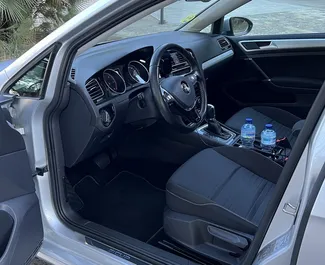 Volkswagen Golf Variant 2014 beschikbaar voor verhuur in Valencia, met een kilometerlimiet van 250 km/dag.