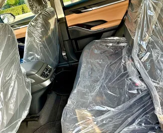 Verhuur Haval H6. Comfort, Crossover Auto te huur in de VAE ✓ Borg van Borg van 1500 AED ✓ Verzekeringsmogelijkheden TPL, CDW, SCDW, Passagiers, Diefstal.