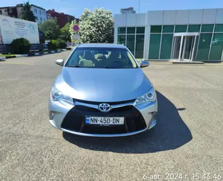 Vooraanzicht van een huurauto Toyota Camry in Batumi, Georgië ✓ Auto #11751. ✓ Transmissie Automatisch TM ✓ 0 beoordelingen.