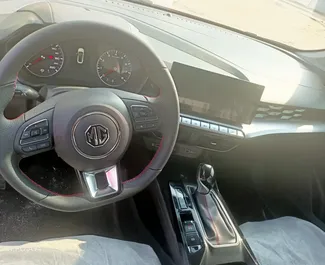 MG 5/GT 2023 beschikbaar voor verhuur in Dubai, met een kilometerlimiet van 250 km/dag.