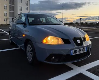 Vooraanzicht van een huurauto SEAT Ibiza in Durrës, Albanië ✓ Auto #10675. ✓ Transmissie Handmatig TM ✓ 0 beoordelingen.