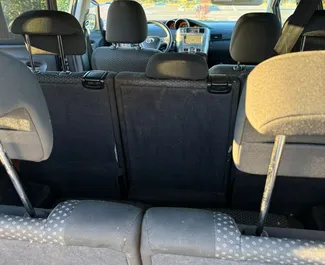 Diesel motor van 2,2L van Toyota Verso 2010 te huur in Durrës.