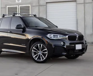 Vooraanzicht van een huurauto BMW X5 in Alicante, Spanje ✓ Auto #11694. ✓ Transmissie Automatisch TM ✓ 0 beoordelingen.