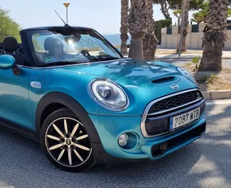 Vooraanzicht van een huurauto Mini Cooper Cabrio in Alicante, Spanje ✓ Auto #11718. ✓ Transmissie Automatisch TM ✓ 0 beoordelingen.