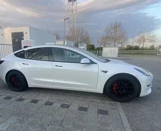 Autohuur Tesla Model 3 2019 in in Spanje, met Elektriciteit brandstof en  pk ➤ Vanaf 70 EUR per dag.