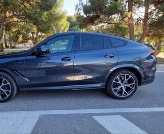 Autohuur BMW X6 2021 in in Spanje, met Benzine brandstof en  pk ➤ Vanaf 350 EUR per dag.