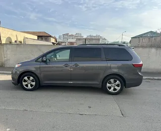 Verhuur Toyota Sienna. Comfort, Minivan Auto te huur in Georgië ✓ Borg van Borg van 150 GEL ✓ Verzekeringsmogelijkheden TPL, FDW, Passagiers, Diefstal.