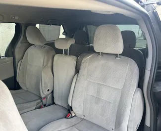 Toyota Sienna 2015 met Vooraandrijving systeem, beschikbaar in Tbilisi.