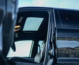 Benzine motor van 3,6L van Jeep Grand Cherokee 2021 te huur in Tbilisi.