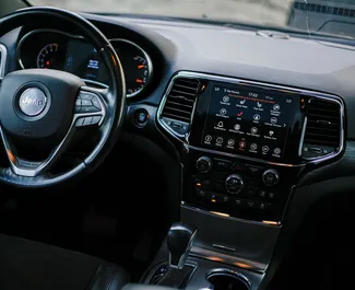 Verhuur Jeep Grand Cherokee. Comfort, Premium, SUV Auto te huur in Georgië ✓ Borg van Borg van 350 GEL ✓ Verzekeringsmogelijkheden TPL, CDW, Diefstal.