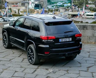 Autohuur Jeep Grand Cherokee 2021 in in Georgië, met Benzine brandstof en 300 pk ➤ Vanaf 150 GEL per dag.