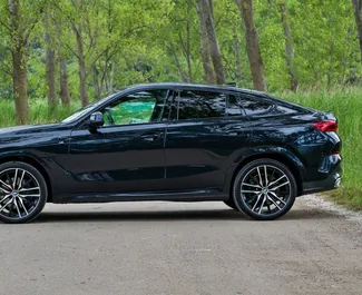 Vooraanzicht van een huurauto BMW X6 in Becici, Montenegro ✓ Auto #12168. ✓ Transmissie Automatisch TM ✓ 0 beoordelingen.