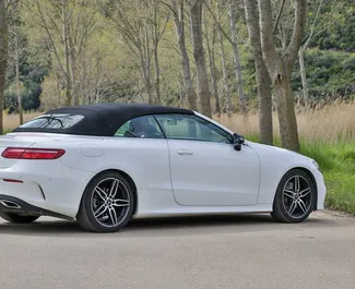 Interieur van Mercedes-Benz E-Class Cabrio te huur in Montenegro. Een geweldige auto met 4 zitplaatsen en een Automatisch transmissie.