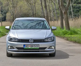 Vooraanzicht van een huurauto Volkswagen Polo in Becici, Montenegro ✓ Auto #12080. ✓ Transmissie Handmatig TM ✓ 0 beoordelingen.