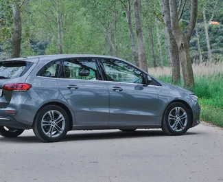 Diesel motor van 1,5L van Mercedes-Benz B-Class 2022 te huur in Becici.