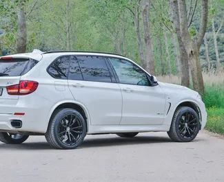 Diesel motor van 3,0L van BMW X5 2016 te huur in Becici.